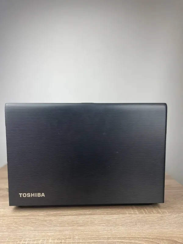 Ноутбук Toshiba Tecra A50-A / 15.6" (1366x768) TN / Intel Core i5-4200M (2 (4) ядра по 2.5 - 3.1 GHz) / 8 GB DDR3 / 240 GB SSD / Intel HD Graphics 4600 / WebCam / DVD-ROM / Win 10 б/в - зображення 3