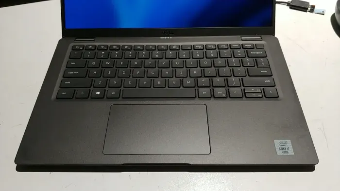 Ультрабук Б-клас Dell Latitude 7410 / 14" (1920x1080) IPS / Intel Core i7-10610U (4 (8) ядра по 1.8 - 4.9 GHz) / 16 GB DDR4 / 256 GB SSD M.2 / Intel UHD Graphics / WebCam / USB 3.2 / HDMI / Windows 10 б/в - зображення 3