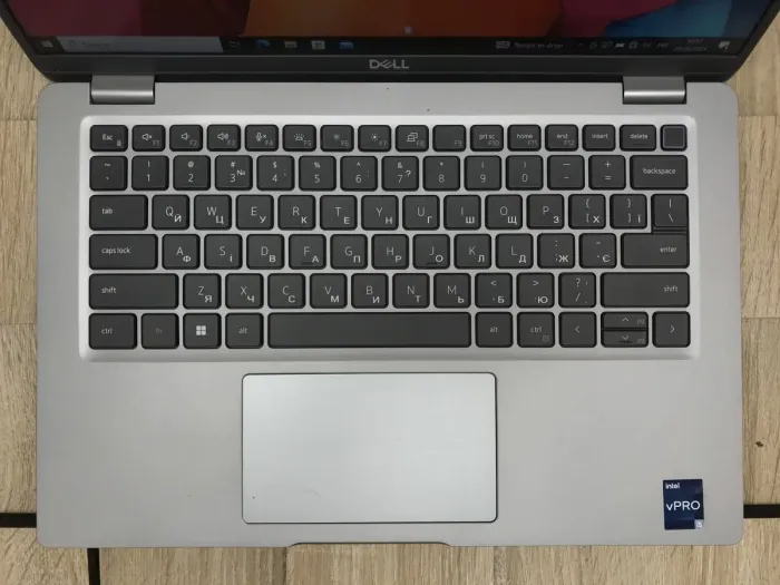 Ультрабук Б-клас Dell Latitude 5411 / 14" (1920x1080) IPS / Intel Core i7-10850H (6 (12) ядра по 2.7 - 5.1 GHz) / 8 GB DDR4 / 256 GB SSD M.2 / Intel UHD Graphics / WebCam / HDMI / Windows 10 б/в - зображення 4