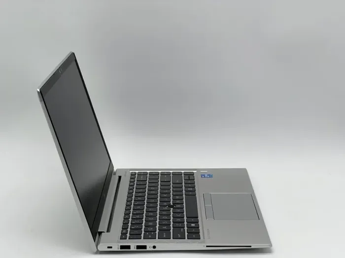 Ультрабук HP EliteBook 840 G8 / 14" (1920x1080) IPS / Intel Core i5-1145G7 (4 (8) ядра по 2.6 - 4.4 GHz) / 16 GB DDR4 / 240 GB SSD / Intel Iris Xe Graphics / WebCam / LTE б/в - зображення 3