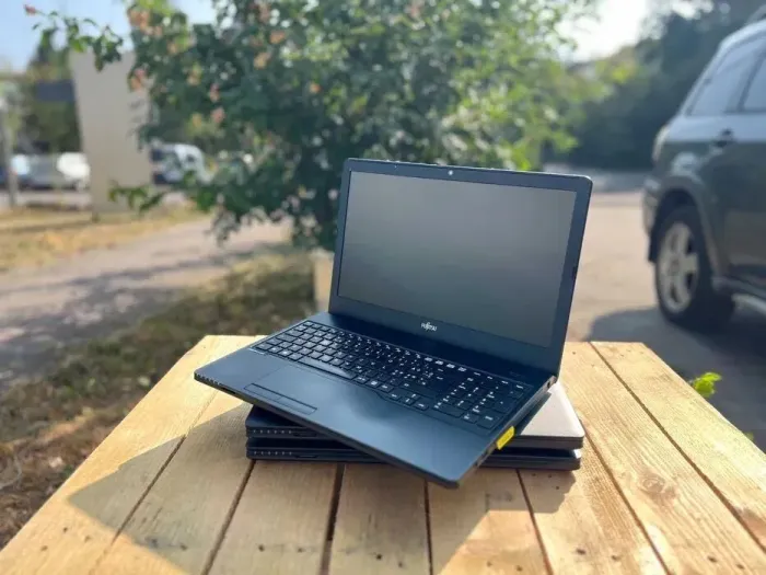 Ноутбук Fujitsu LifeBook A555 / 15.6" (1366x768) TN / Intel Core i5-5200U (2 (4) ядра по 2.2 - 2.7 GHz) / 8 GB DDR3 / 256 GB SSD / Intel HD Graphics 5500 / WebCam / Windows 10 б/в - зображення 7