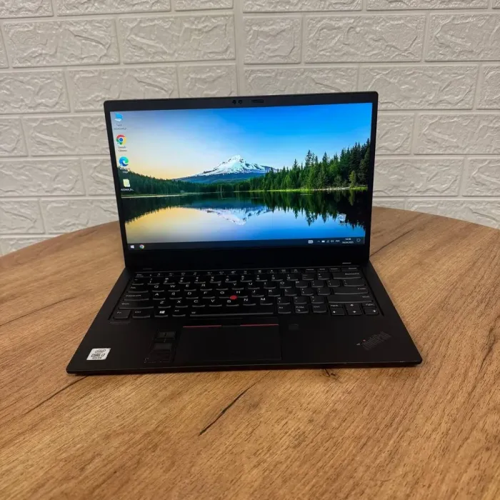 Ультрабук Б-клас Lenovo Thinkpad X1 Carbon Gen 7 / 14" (1920x1080) IPS / Intel Core i7-10710U (6 (12) ядер по 1.1 - 4.7 GHz) / 16 GB DDR4 / 512 GB SSD / Intel Iris Xe Graphics / WebCam б/в - зображення 2