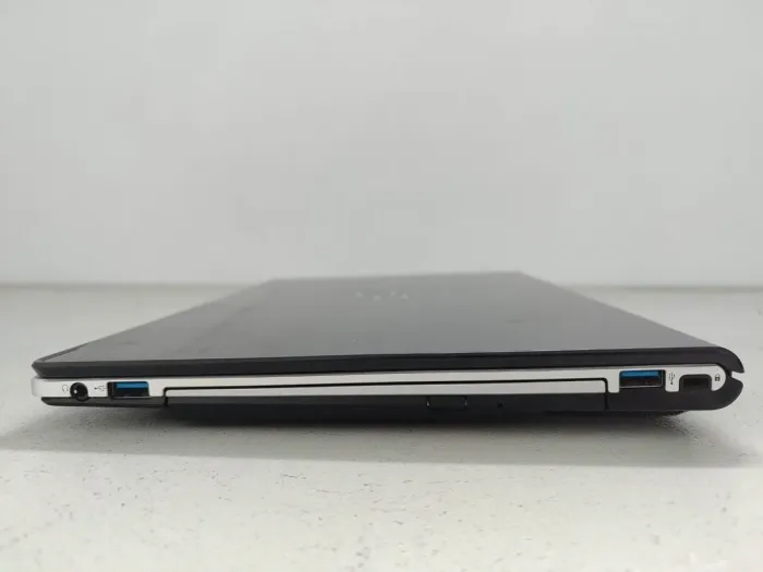 Ультрабук Fujitsu LifeBook S935 / 13.3" (1920x1080) IPS / Intel Core i7-5600U (2 (4) ядра 2.6 - 3.2 GHz) / 8 GB DDR3 / 128 GB SSD / Intel HD Graphics 5500 / WebCam / VGA / АКБ не тримає заряд б/в - зображення 5