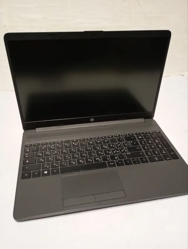 Ноутбук Б-клас HP 255 G8 / 15.6" (1366x768) TN / AMD Athlon Silver 3050U (2 ядра по 2.3 - 3.2 GHz) / 8 GB DDR4 / 256 GB SSD / AMD Radeon Graphics / WebCam + USB-флешка 64 GB б/в - зображення 3