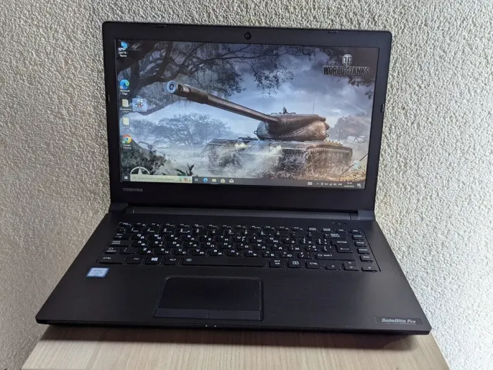 Ноутбук Б-клас Toshiba Satellite Pro R40-C / 14" (1366x768) TN / Intel Core i5-6200U (2 (4) ядра по 2.3 - 2.8 GHz) / 8 GB DDR3 / 128 GB SSD / Intel HD Graphics 520 / WebCam б/в - зображення 2