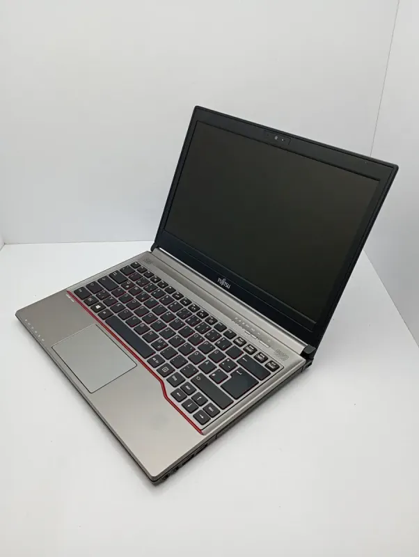 Ноутбук Fujitsu Lifebook E736 / 13.3" (1366x768) TN / Intel Core i5-6300U (2 (4) ядра по 2.4 - 3.0 GHz) / 4 GB DDR4 / 120 GB SSD / Intel HD Graphics 500 / WebCam б/в - зображення 4