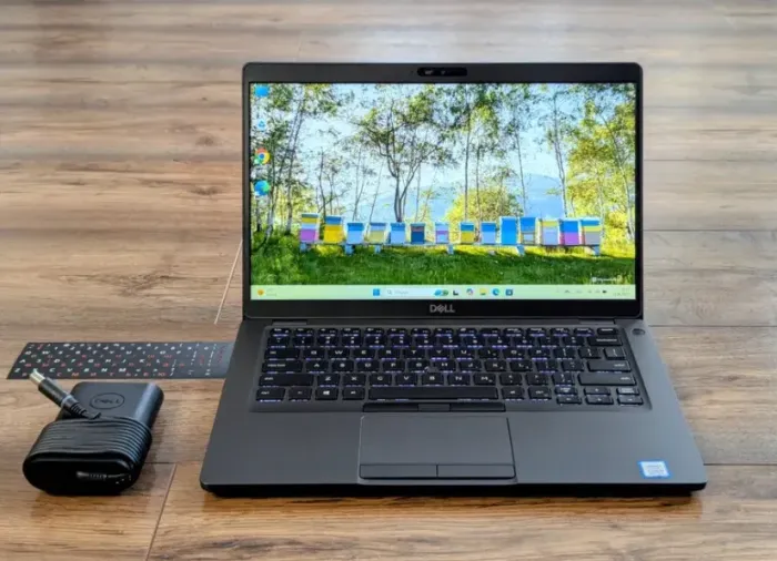 Ультрабук Dell Latitude 5400 / 14" (1920x1080) IPS / Intel Core i5-8365U (4 (8) ядра по 1.6 - 4.1 GHz) / 8 GB DDR4 / 128 GB SSD / Intel UHD Graphics 620 / WebCam б/в - зображення 2