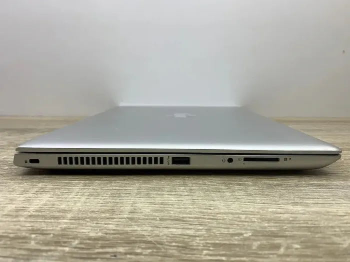 Ультрабук Б-клас HP ProBook 440 G5 / 14" (1920x1080) IPS / Intel Core i7-8550U (4 (8) ядра по 1.8 - 4.0 GHz) / 16 GB DDR4 / 240 GB SSD / Intel UHD Graphics 620 / WebCam / Fingerprint б/в - зображення 4