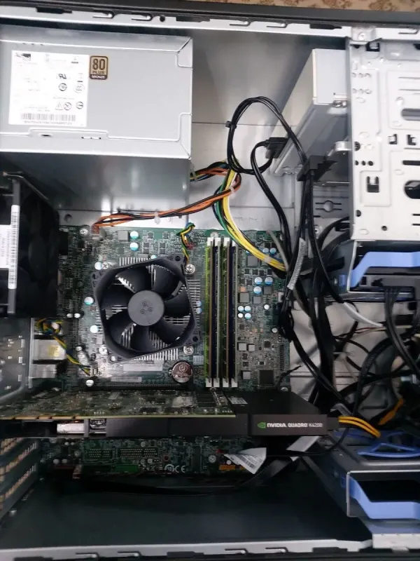 Комп'ютер Lenovo ThinkCentre M800 Tower / Intel Core i5-6600K (4 ядра по 3,5 - 3,9 ГГц) / 16 ГБ DDR4 / 512 ГБ SSD + 500 ГБ HDD / nVidia Quadro K4200, 4 ГБ GDDR5, 256-біт / DVD-ROM б/в - зображення 3