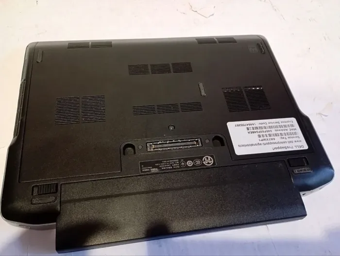 Нетбук Dell Latitude E6220 / 12.5" (1366x768) TN / Intel Core i7-2620M (2 (4) ядра по 2.7 - 3.4 GHz) / 12 GB DDR3 / 240 GB SSD / Intel HD Graphics 3000 / WebCam б/в - зображення 7