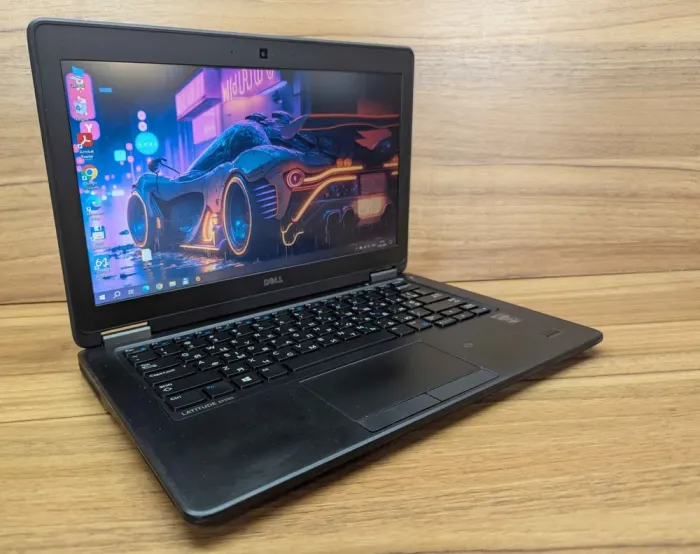 Нетбук Dell Latitude E7250 / 12.5" (1366x768) TN / Intel Core i7-5600U (2 (4) ядра по 2.6 - 3.2 GHz) / 8 GB DDR3 / 128 GB SSD / Intel HD Graphics 5500 / Fingerprint / WebCam / Windows 10 б/в - зображення 4