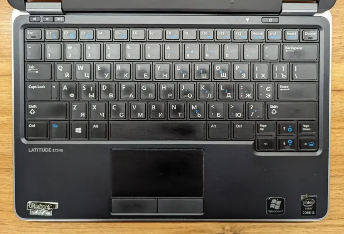 Ультрабук Dell Latitude E7240 / 12.5" (1366x768) TN / Intel Core i5-4310U (2 (4) ядра по 2.0 - 3.0 GHz) / 8 GB DDR3 / 256 GB SSD / Intel HD Graphics 4400 / WebCam / Windows 10 б/в - зображення 3