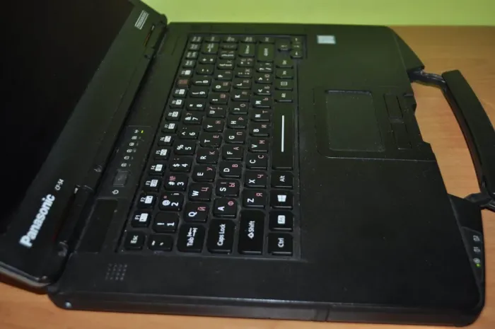 Захищений ноутбук Panasonic Toughbook CF-54 / 14" (1366x768) TN / Intel Core i5-5300U (2 (4) ядра по 2.3 - 2.9 GHz) / 16 GB DDR3 / 240 GB SSD / Intel HD Graphics 5500 / Windows 11 Pro б/в - зображення 6
