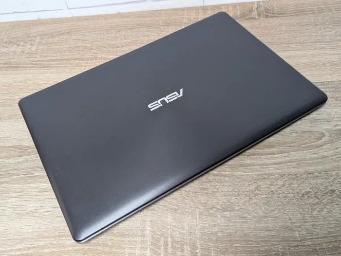 Ноутбук Б-клас Asus X550C / 15.6" (1366x768) TN / Intel Core i5-3337U (2 (4) ядра по 1.8 - 2.7 GHz) / 8 GB DDR3 / 256 GB SSD / nVidia GeForce GT 720M, 2 GB GDDR3, 64-bit / WebCam б/в - зображення 8