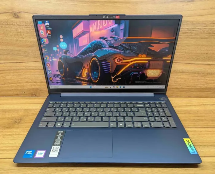 Ультрабук Б-клас Lenovo IdeaPad Slim3 15IRU9 / 15.6" (1920x1080) IPS / Intel Core 5-120U (10 (12) ядер по 1.4 - 5.0 GHz) / 16 GB DDR5 / 1000 GB SSD / Intel Graphics / WebCam / Windows 11 б/в - зображення 2