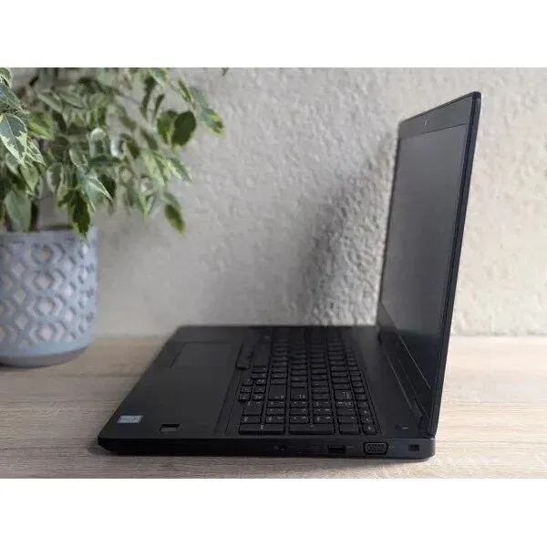 Ноутбук Б-клас Dell Latitude 5590 / 15.6" (1920x1080) TN / Intel Core i5-7300U (2 (4) ядра по 2.6 - 3.5 GHz) / 16 GB DDR4 / 128 GB SSD / Intel HD Graphics 620 / WebCam б/в - зображення 6