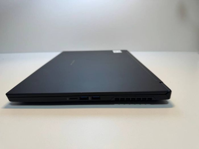 Ігровий ноутбук Б-класу Medion Erazer Beast X25-MD 63835 / 17,3" (1920x1080) IPS / AMD Ryzen 9 5900HX (8 (16) ядер по 3,3 - 4,6 ГГц) / 32 ГБ DDR4 / 2000 ГБ SSD NVMe / nVidia GeForce RTX 3080, 16 ГБ GDDR6, 256-біт / WebCam б/в - зображення 5