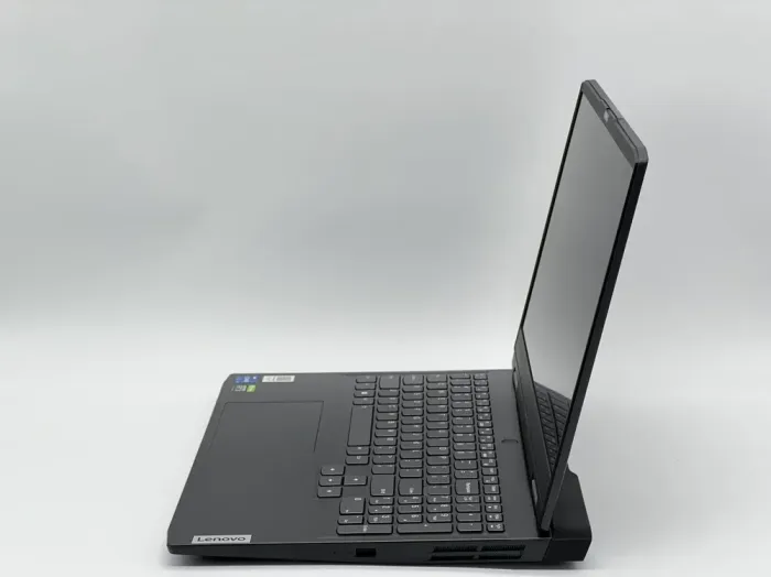 Ігровий ноутбук Lenovo IdeaPad Gaming 3 15IAH7 / 15.6" (1920x1080) IPS / Intel Core i7-12650H (10 (16) ядер по 3.5 - 4.7 GHz) / 16 GB DDR4 / 480 GB SSD / nVidia GeForce RTX 3050, 4 GB GDDR6, 128-bit / WebCam б/в - зображення 4