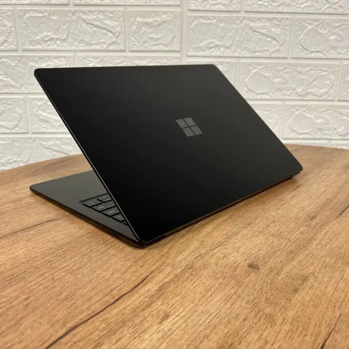 Ультрабук Microsoft Surface Laptop 5 / 13.5" (2256x1504) IPS Touch / Intel Core i7-1265U (10 (12) ядер по 3.6 - 4.8 GHz) / 16 GB DDR4 / 256 GB SSD NVMe / Intel Iris Xe Graphics / WebCam б/в - зображення 6
