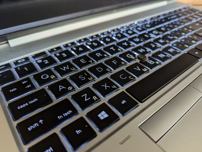 Ультрабук HP EliteBook 850 G7 / 15.6" (1920x1080) IPS / Intel Core i7-10610U (4 (8) ядра по 1.8 - 4.9 GHz) / 16 GB DDR4 / 480 GB SSD / Intel UHD Graphics / WebCam / TouchID / Windows 10 б/в - зображення 6