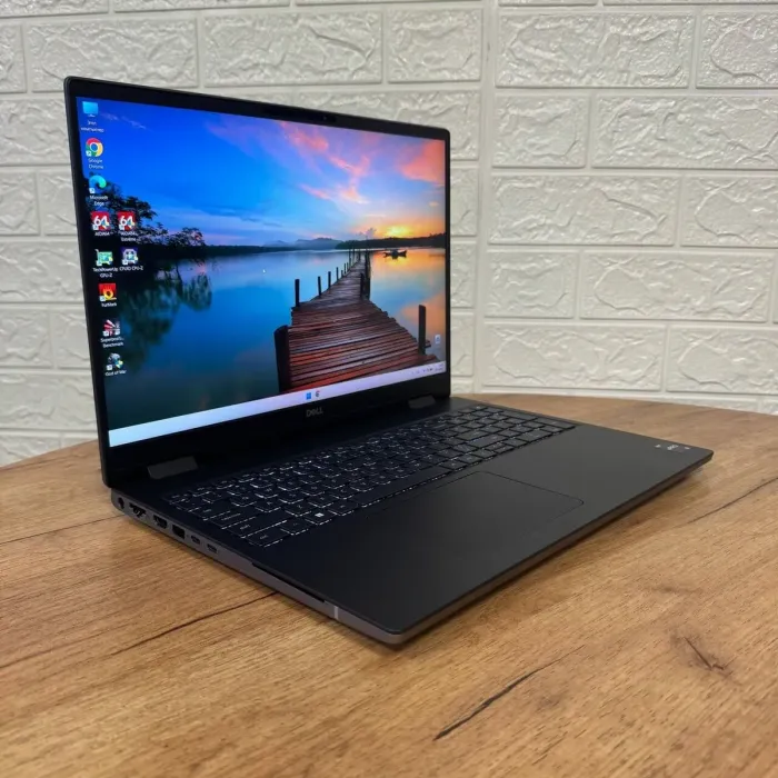 Ігровий ноутбук Б-клас Dell Precision 7670 / 16" (1920x1200) IPS / Intel Core i7-12850HX (16 (24) ядер по 3.4 - 4.8 GHz) / 16 GB DDR5 / 512 GB SSD / nVidia RTX A1000, 4 GB GDDR6, 128-bit / WebCam б/в - зображення 4