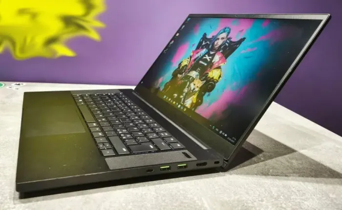 Ігровий ноутбук Razer Blade 15 Base RZ09-03286N22 / 15.6" (1920x1080) IPS / Intel Core i7-10750H (6 (12) ядер по 2.6 - 5.0 GHz) / 16 GB DDR4 / 512 GB SSD / nVidia GeForce RTX 2060, 6 GB GDDR6, 192-bit / WebCam б/в - зображення 4