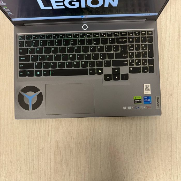 Ігровий ноутбук Б-класу Lenovo Legion 5 16IRX9 / 16" (2560x1600) IPS / Intel Core i7-14700HX (20 (28) ядра по 1,5 - 5,5 ГГц) / 32 ГБ DDR5 / 1000 ГБ SSD NVMe / nVidia GeForce RTX 4070, 8 ГБ GDDR6, 128-біт / WebCam б/в - зображення 4