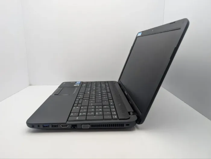 Ноутбук Toshiba Satellite C870 / 17.3" (1600x900) TN / Intel Core i3-2350M (2 (4) ядра по 2.3 GHz) / 6 GB DDR3 / 1000 GB HDD / Intel HD Graphics 3000 / WebCam б/в - зображення 5