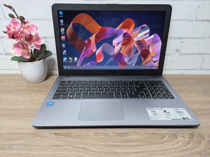 Ноутбук Б-клас Asus R540S / 15.6" (1366x768) TN / Intel Celeron N3050 (2 ядра по 1.6 - 2.16 GHz) / 8 GB DDR3 / 128 GB SSD / Intel HD Graphics / WebCam б/в - зображення 2