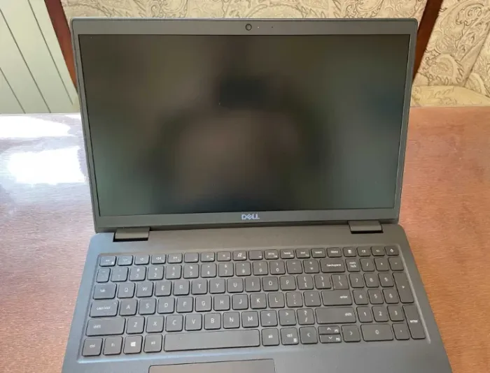 Ультрабук Dell Latitude 3530 / 15.6" (1920x1080) IPS Touch / Intel Core i5-1235U (10 (12) ядер по 3.3 - 4.4 GHz) / 8 GB DDR4 / 256 GB SSD / Intel Iris Xe Graphics / WebCam б/в - зображення 5