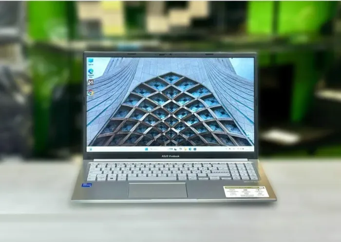 Ультрабук Asus Vivobook F1504Z / 15.6" (1920x1080) IPS / Intel Core i5-1235U (10 (12) ядер по 3.3 - 4.4 GHz) / 16 GB DDR4 / 512 GB SSD M.2 / Intel Iris Xe Graphics / WebCam / Win 11 Home б/в - зображення 2