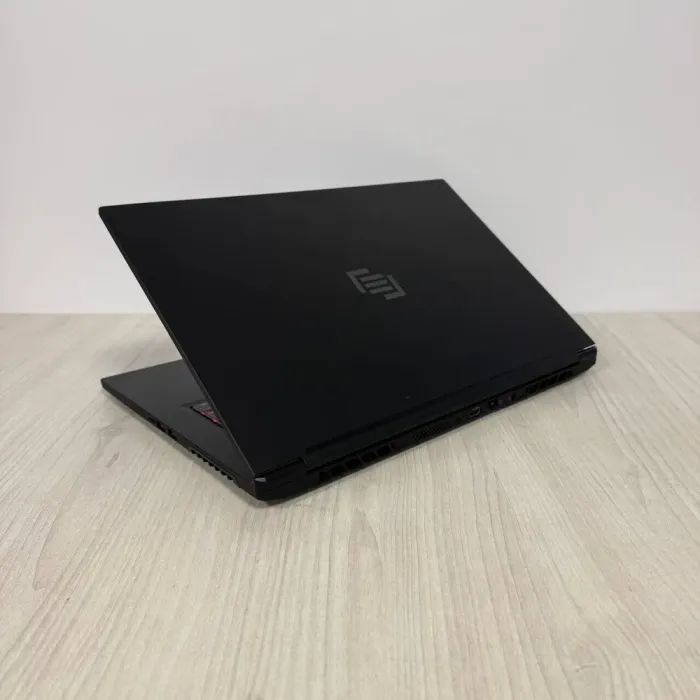 Ігровий ультрабук Б-класу MainGear Vector Pro MG-VCP17A / 17,3" (2560x1440) IPS / AMD Ryzen 9 5900HX (8 (16) ядер по 3.3 - 4.6 GHz) / 16 GB DDR4 / 1000 GB SSD NVMe / nVidia GeForce RTX 3070, 8 GB GDDR6, 256-bit / WebCam б/в - зображення 6