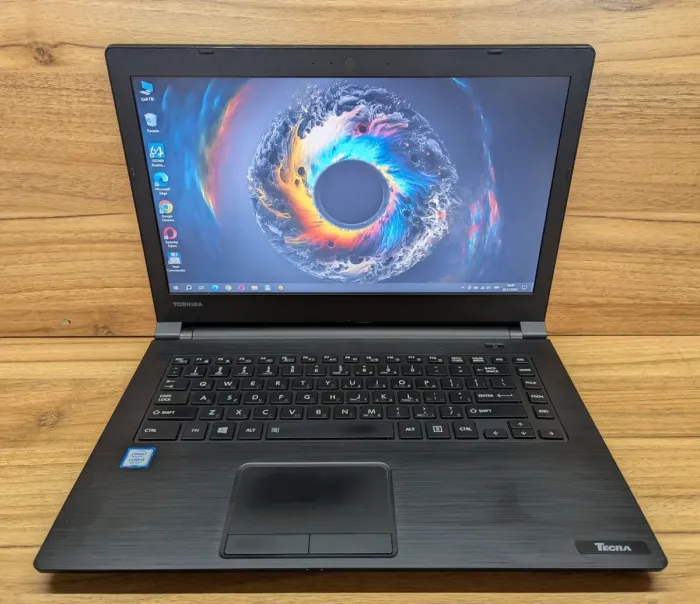 Ноутбук Toshiba Tecra C40-D / 14" (1366x768) TN / Intel Core i5-7200U (2 (4) ядра по 2.5 - 3.1 GHz) / 8 GB DDR3 / 240 GB SSD / Intel HD Graphics 620 / HDMI / Windows 10 б/в - зображення 2