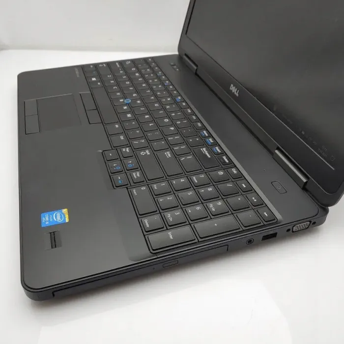 Ноутбук Dell Latitude E5540 / 15.6" TN / Intel Core i5-4310U (2(4) ядра по 2-3GHz) / 8GB DDR3 / 250GB SSD / HD Graphics 4400 / WebCam / DVD-ROM / Win 10 Pro б/в - зображення 5
