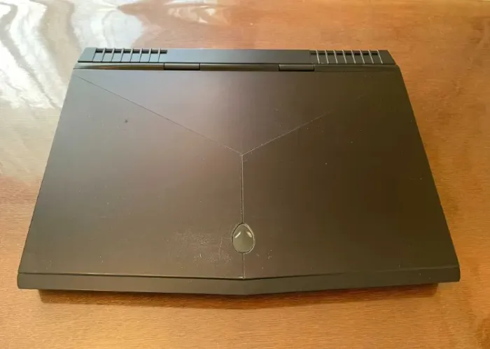 Ігровий ноутбук Б-клас Dell Alienware 15 R4 / 15.6" (1920x1080) IPS / Intel Core i7-8750H (6 (12) ядер по 2.2 - 4.1 GHz) / 16 GB DDR4 / 512 GB SSD+1000 GB HDD / nVidia GeForce GTX 1070, 8 GB GDDR5, 256-bit / WebCam б/в - зображення 3