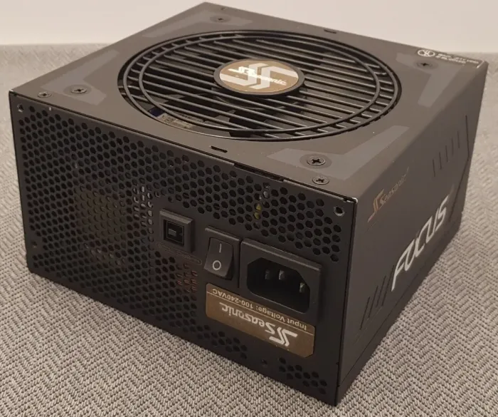 Блок живлення Seasonic Focus Plus Gold SSR-650FX / 650W / 24+4(4)+6(8) pin б/в - зображення 3