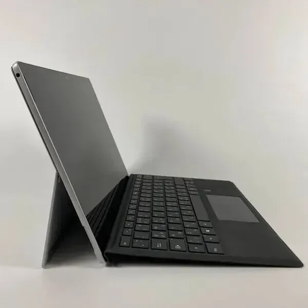 Нетбук-трансформер Microsoft Surface Pro 5 / 12.3" (2736x1824) IPS Touch / Intel Core i5-7300U (2 (4) ядра по 2.6 - 3.5 GHz) / 8 GB DDR3 / 256 GB SSD / Intel HD Graphics 620 / WebCam / TouchID б/в - зображення 3