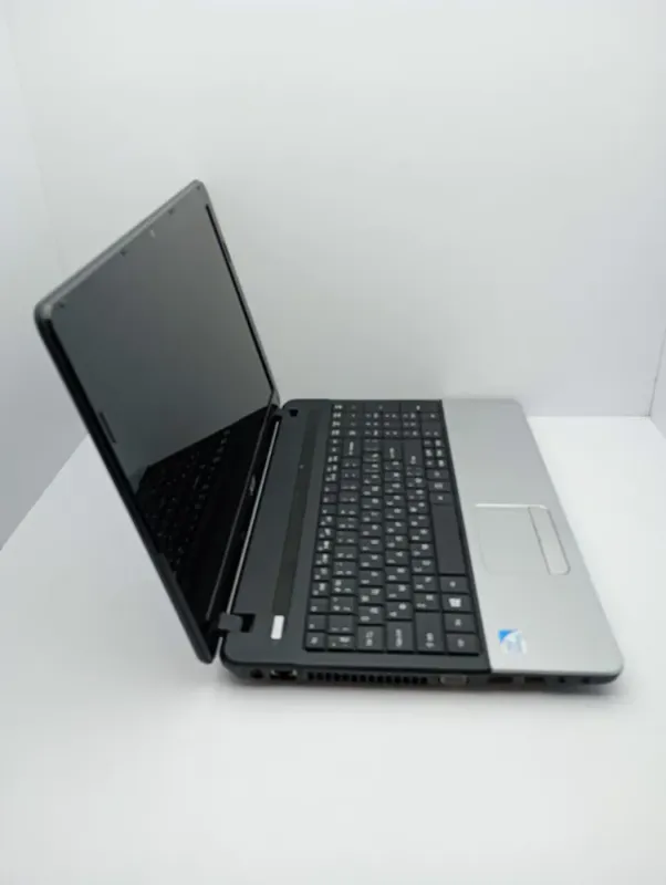 Ноутбук Acer Aspire E1-531 / 15.6" (1366x768) TN / Intel Pentium B960 (2 ядра по 2.2 GHz) / 6 GB DDR3 / 500 GB HDD / Intel HD Graphics / WebCam б/в - зображення 5