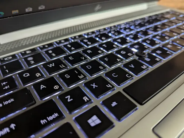 Ультрабук Б-клас HP EliteBook 840 G5 / 14" (1920x1080) IPS / Intel Core i7-8650U (4 (8) ядра по 1.9 - 4.2 GHz) / 16 GB DDR4 / 512 GB SSD / Intel UHD Graphics 620 / Fingerprint / HDMI / Windows 10 б/в - зображення 6