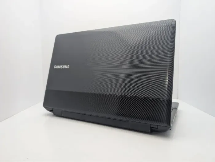 Ноутбук Samsung 300E / 15.6" (1366x768) TN / Intel Core i5-2450M (2 (4) ядра по 2.5 - 3.1 GHz) / 8 GB DDR3 / 500 GB HDD / nVidia GeForce GT 520MX, 1GB DDR3, 64-bit / WebCam б/в - зображення 7