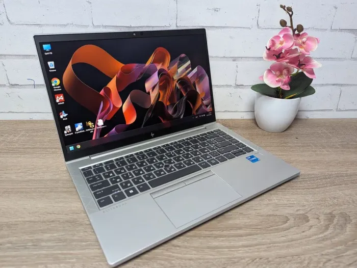 Ультрабук Б-клас HP EliteBook 840 G8 / 14" (1920x1080) TN / Intel Core i5-1135G7 (4 (8) ядра по 2.4 - 4.2 GHz) / 16 GB DDR4 / 256 GB SSD / Intel Iris Xe Graphics / WebCam б/в - зображення 5