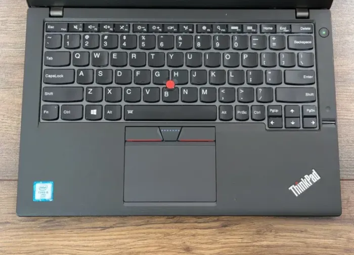 Нетбук Lenovo ThinkPad X260 / 12.5" (1920x1080) IPS / Intel Core i5-6300U (2 (4) ядра по 2.4 - 3.0 GHz) / 8 GB DDR4 / 128 GB SSD / Intel HD Graphics 520 / WebCam б/в - зображення 3