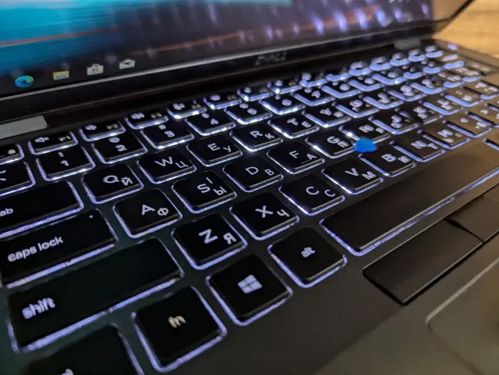 Ультрабук Б-клас Dell Latitude 5400 / 14" (1920x1080) IPS / Intel Core i5-8265U (4 (8) ядра по 1.6 - 3.9 GHz) / 16 GB DDR4 / 512 GB SSD / Intel UHD Graphics 620 / HDMI / WebCam / Windows 10 б/в - зображення 7