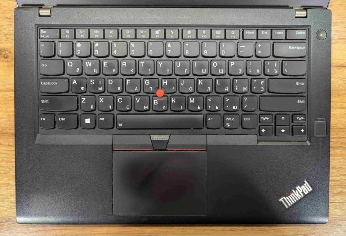 Ультрабук Б-клас Lenovo ThinkPad T470 / 14" (1920x1080) IPS / Intel Core i5-6300U (2 (4) ядра по 2.4 - 3.0 GHz) / 16 GB DDR4 / 512 GB SSD / Intel HD Graphics 520 / WebCam / TouchID / Windows 10 б/в - изображение 3