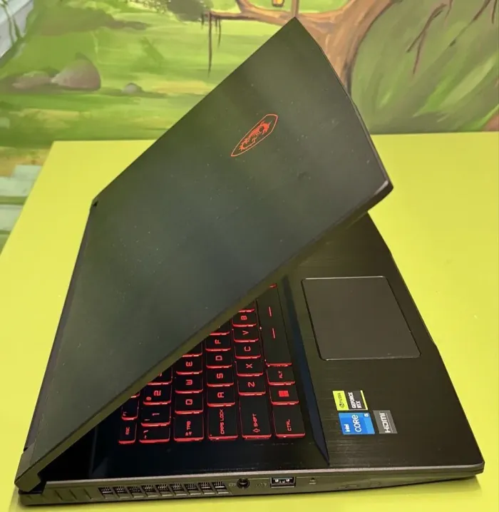 Ігровий ноутбук MSI Thin GF63 / 15.6" (1920x1080) IPS / Intel Core i5-12450H (8 (12) ядер по 3.3 - 4.4 GHz) / 8 GB DDR4 / 512 GB SSD / nVidia GeForce RTX 4050, 6 GB GDDR6, 96-bit / WebCam / Windows 10 б/у - зображення 3