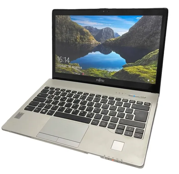 Ультрабук Б-клас Fujitsu LifeBook S935 / 13.3" (1920x1080) IPS Touch / Intel Core i5-5300U (2 (4) ядра 2.3 - 2.9 GHz) / 8 GB DDR3 / 256 GB SSD / Intel HD Graphics 5500 / WebCam / VGA / Windows 10 Pro б/в - зображення 2