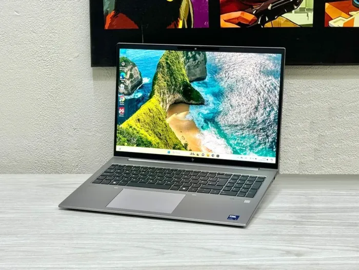 Мобільна робоча станція HP ZBook Firefly 16 G11 / 16" (2880x1800) OLED / Intel Core Ultra 7 155H (16 (22) ядер по 1.4 - 4.8 GHz) / 64 GB DDR5 / 1000 GB SSD / nVidia RTX A500, 4 GB GDDR6, 64-bit / WebCam / Win 11 Pro б/в - зображення 4