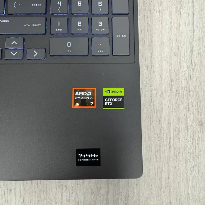 Ігровий ноутбук HP Victus 15-fb001nr / 15,6" (1920x1080) IPS / AMD Ryzen AI 7 350 (8 (16) ядер по 2,0 - 5,0 ГГц) / 16 ГБ DDR5 / 1000 ГБ SSD / nVidia GeForce RTX 5050, 8 ГБ GDDR7, 128-біт / Веб-камера б/в - зображення 4