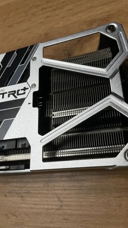 Дискретна відеокарта AMD Radeon RX 5700 XT, 8 GB GDDR6, 256-bit / 2x HDMI, 2x DisplayPort б/в - зображення 12