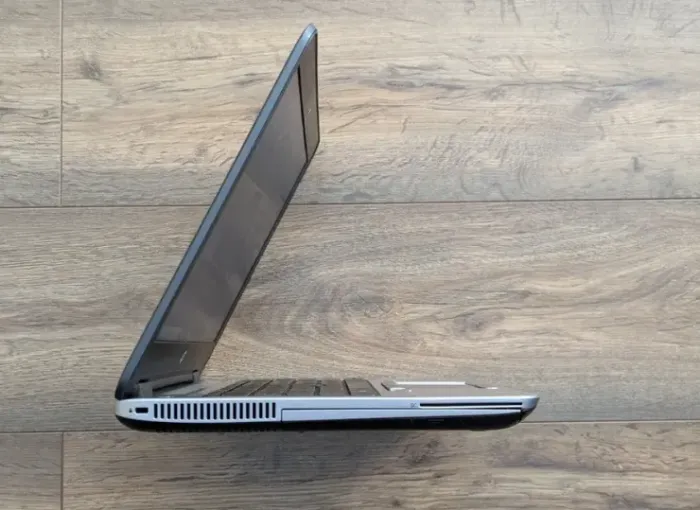 Ноутбук HP ProBook 640 G2 / 14" (1366x768) TN / Intel Core i5-6300U (2 (4) ядра по 2.4 - 3.0 GHz) / 8 GB DDR4 / 128 GB SSD / Intel HD Graphics 520 / WebCam / DisplayPort б/в - зображення 4